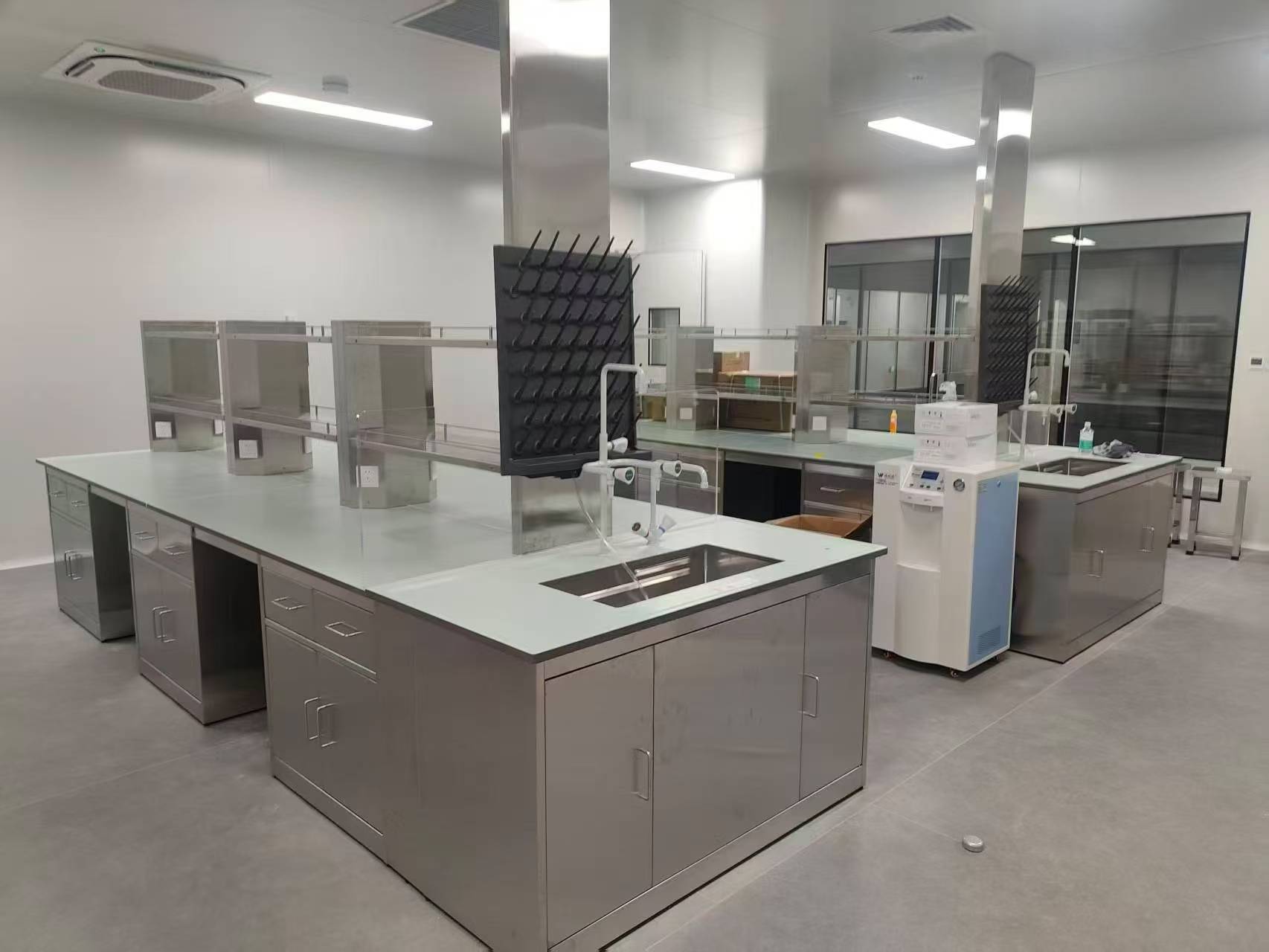Cleanroom Furniture Solutions